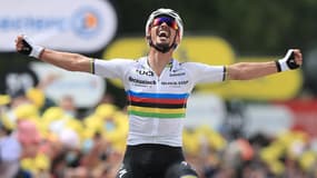 Julian Alaphilippe vainqueur de la première étape du Tour
