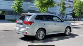 Le Mitsubishi Outlander PHEV, pionnier de l'hybride rechargeable, montre les multiples avantages de cette technologies... mais aussi ses limites pratiques.