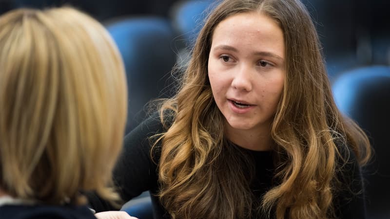 Lauren Hogg 
