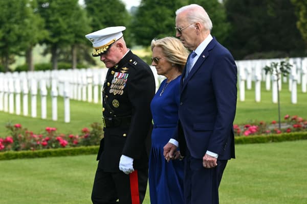 Le couple Biden se recueille au cimetière américain de bois Belleau, le 9 juin 2024