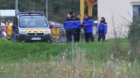 Des gendarmes sur les lieux de l'accident samedi