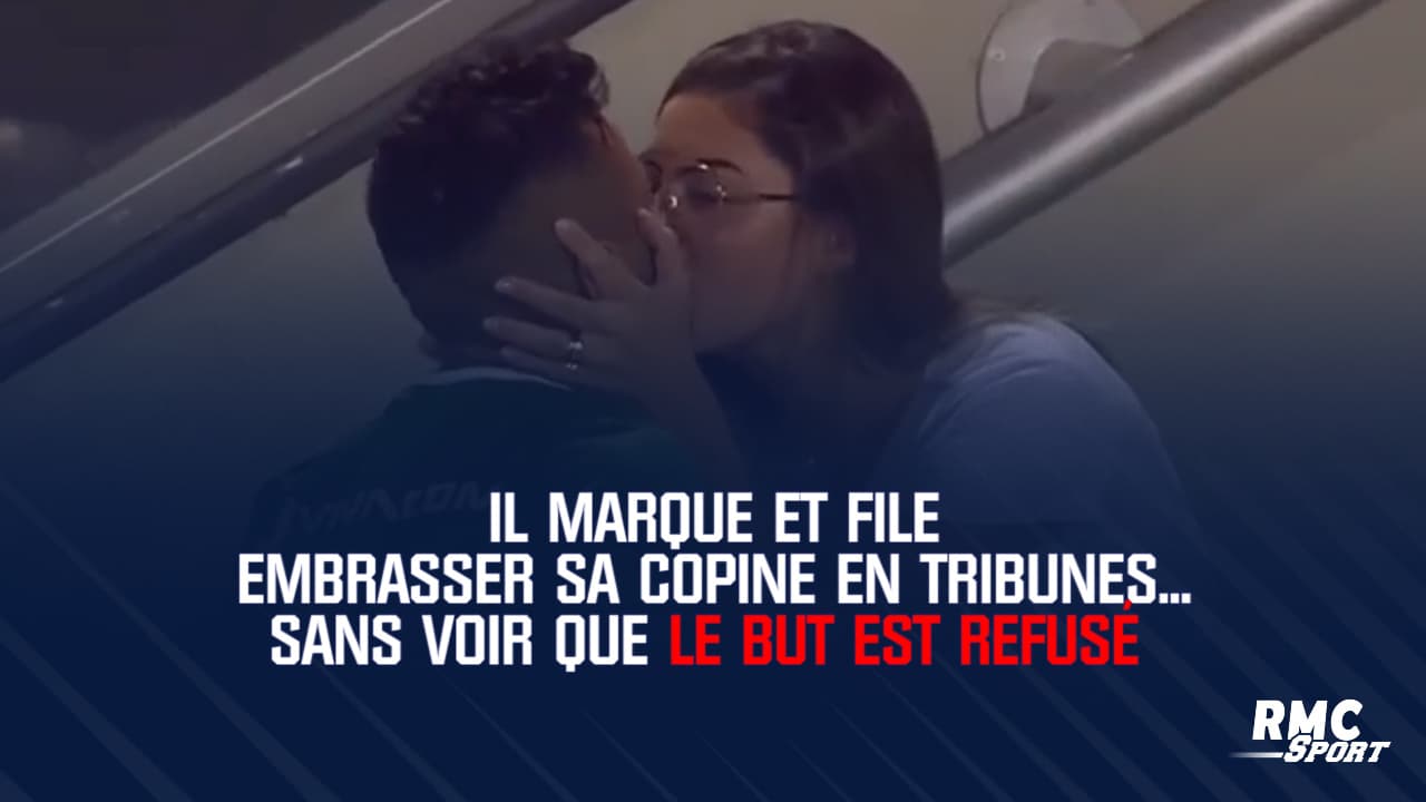 Il marque et file embrasser sa copine en tribunes... sans voir que le but  est refusé