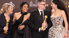 La productrice américaine Sara Murphy, l'actrice  Teyana Taylor, le réalisateur Paul Thomas Anderson et l'actrice Chase Infiniti posent lors de la 83e cérémonie annuelle des Golden Globe Awards, le 11 janvier 2026