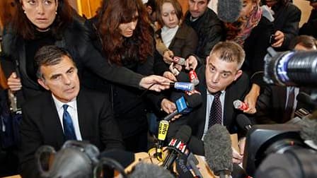 Le procureur de Marseille, Jacques Dallest (à gauche) et son homologue de Lausanne, Pascal Gillieron. Les enquêteurs n'ont encore aucune certitude sur le sort des jumelles suisses disparues depuis leur enlèvement par leur père le 30 janvier, ont-ils dit m