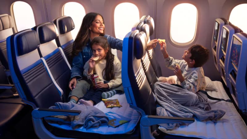 Une petite révolution dans l'aérien: United Airlines va proposer des sièges en classe éco pouvant se transformer en lit