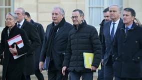 Le nouveau gouvernement arrivant à l'Élysée pour son premier Conseil des ministres vendredi 3 janvier 2025
