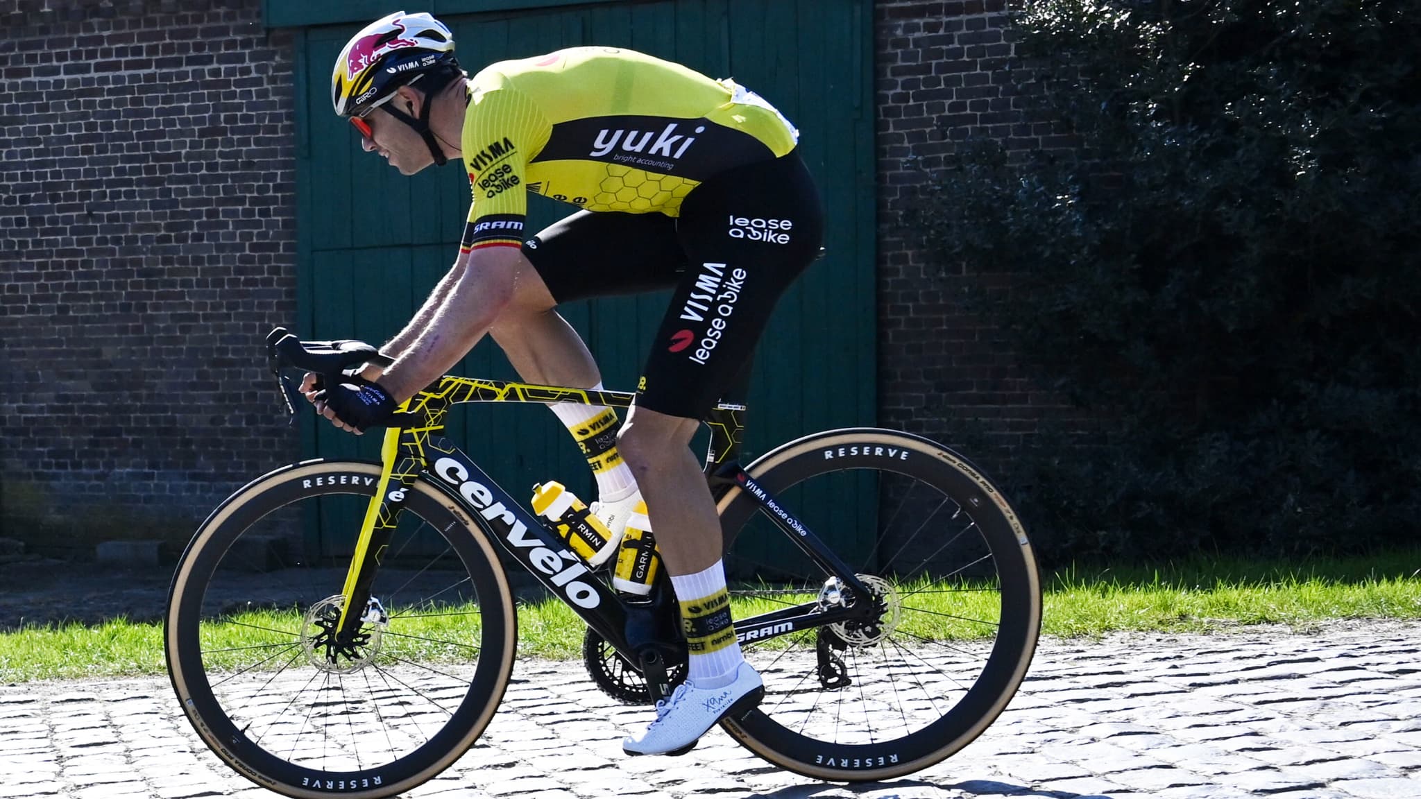 Le Belge Wout van Aert sur À travers la Flandre le 2 avril 2025