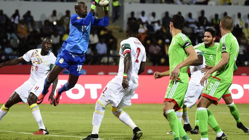Le gardien sénégalais face à l'Algérie