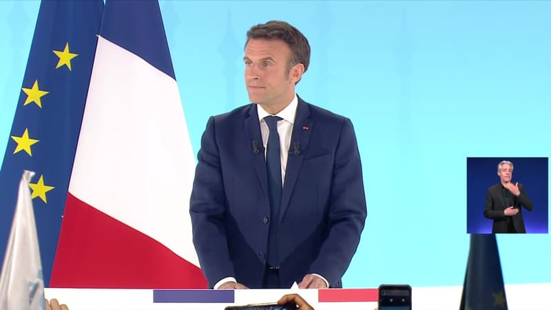 Emmanuel Macron s'exprime à l'issue du premier tour de l'élection présidentielle, le 10 avril 2022.