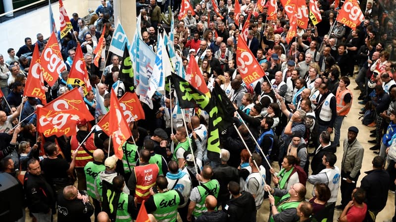 Les trois principaux syndicats de la SNCF (CGT, Unsa et SUD-Rail) appellent à une grève reconductible à partir du 5 décembre de même que les trois syndicats représentatifs de la RATP (Unsa, CGT et CFE-CGC).
