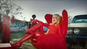 Kylie Minogue dans le clip de "Padam Padam"