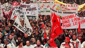 Manifestation pour le retrait du plan Juppé en décembre 1995 à Paris