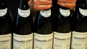 Des bouteilles de Romanée-Conti, du millésime 1990, lors d’une vente à Hong Kong en 2011