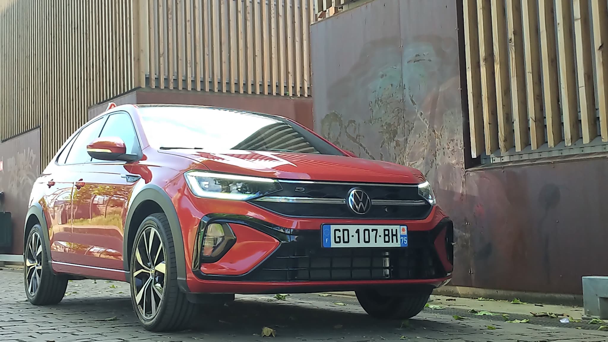 Si le tarif du Taigo débute à 23.380 euros, les options font rapidement s’envoler celui de notre modèle d'essai, à 34.605 euros en version 1.5 TSI R-Line.