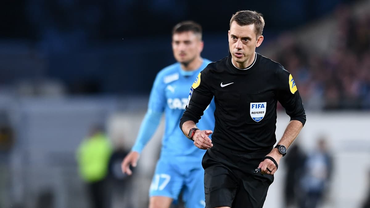 Ligue 1: Préparation Spéciale Pour Les Arbitres Avant Les Deux ...