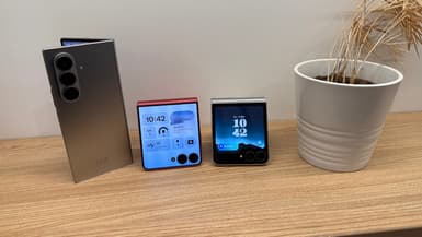 De gauche à droite: Samsung Galaxy Z Fold 7, Galaxy Z Flip 7 et Galaxy Z Flip 7 FE