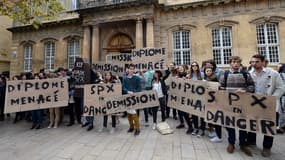 Une manifestations des étudiants de Science-Po Aix demandant la démission du direction de l'établissement, le 28 octobre 2014.
