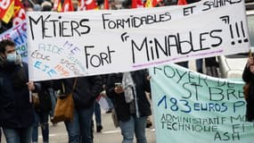 Les soignants ont manifesté le 11 janvier 2022 demandant de meilleures conditions de travail et une augmentation de leur salaire