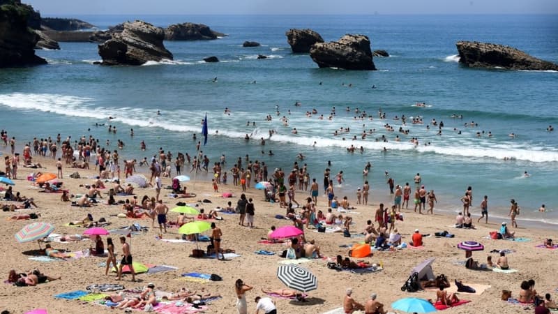 La plage de Biarritz. 