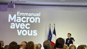 Emmanuel Macron face aux parlementaires de la majorité, le 9 mars 2022.