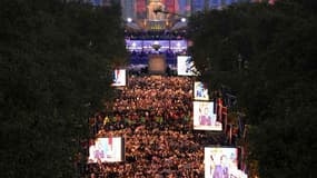 Les célébrations organisées pour le jubilé de diamant de la reine Elizabeth II se sont poursuivies lundi soir avec un concert de gala devant Buckingham Palace, auquel ont notamment participé Robbie Williams, Stevie Wonder, Tom Jones, Shirley Bassey, Elton