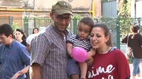 Une famille syrienne remercie le Pape pour les avoir ramenés de l'île grecque de Lesbos.