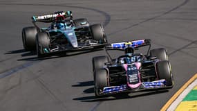Pierre Gasly (Alpine) devant George Russell (Mercedes), à Melbourne le 24 mars 2024