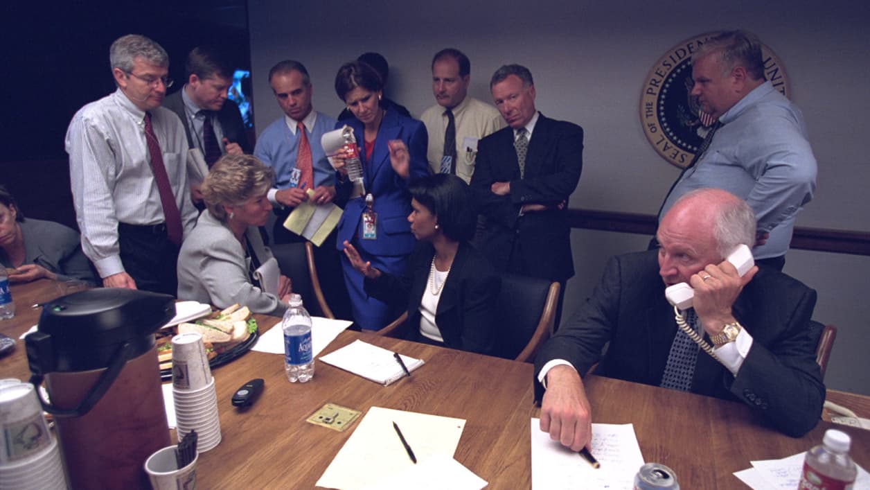 Condoleezza Rice et Dick Cheney avec leurs conseillers. Condoleezza Rice et Dick Cheney avec leurs conseillers.