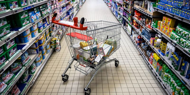Un chariot dans un supermarché de Labège (Haute-Garonne), le 26 novembre 2022 (photo d'illustration).