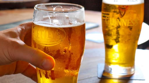 L'alcool est devenu une boisson ordinaire pour un certain nombre d'adolescents.