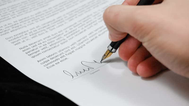 Droit applicable, SLA et conditions de fin sont trois points à négocier lors de la signature d’un contrat de cloud computing.