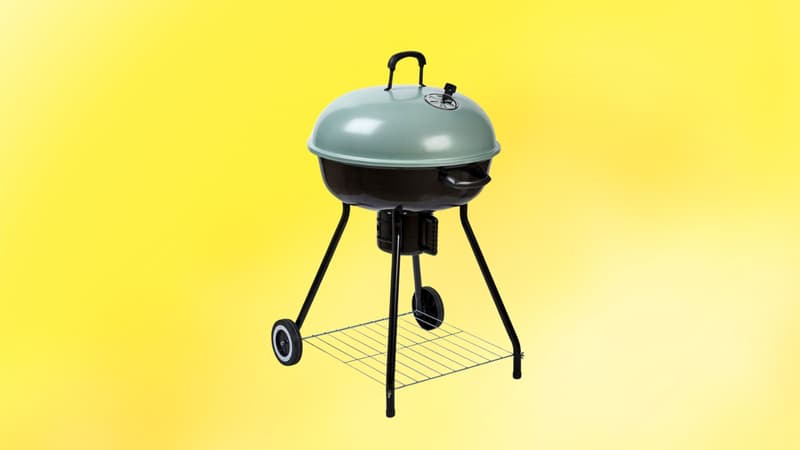 Régalez-vous avec ce barbecue à charbon et son prix alléchant chez Auchan