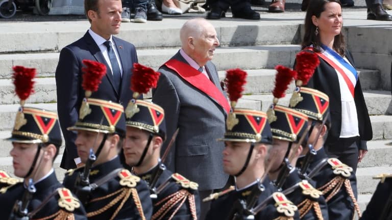 Le chef de l'Etat a élevé Daniel Cordier ce lundi au grade le plus élevé de la Légion d'honneur 