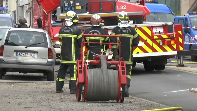 Plusieurs dizaines de pompiers ont été mobilisés après l'explosion d'un immeuble de Nonancourt, dans l'Eure.