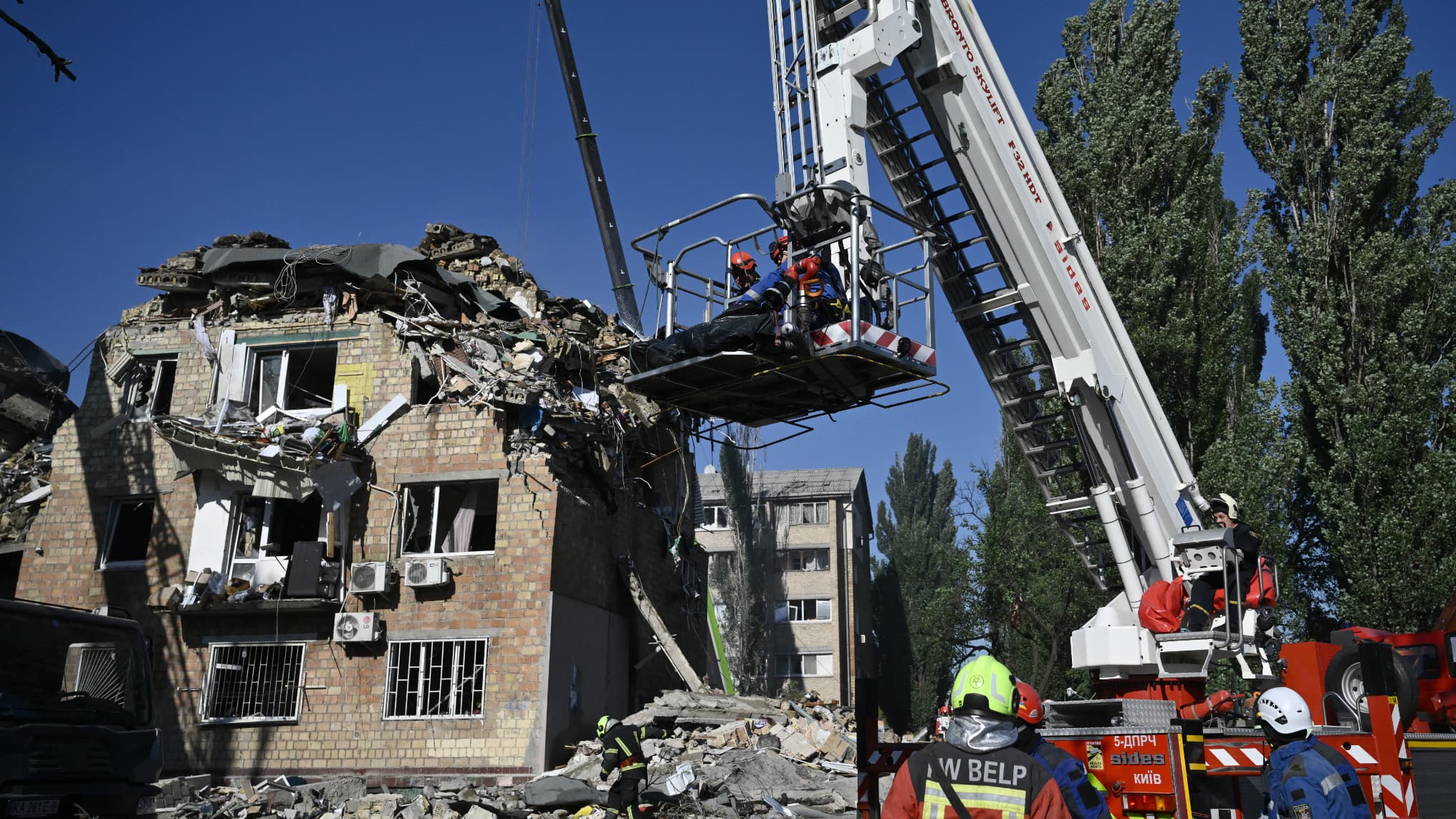 ATTAQUE RUSSE SUR KIEV: VOLODYMYR ZELENSKY ANNONCE UN NOUVEAU BILAN DE 23 MORTS ET APPELLE LE MONDE À RÉAGIR AVEC "FORCE"