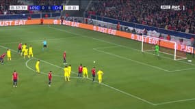 Le penalty de Yilmaz lors de Losc-Chelsea, à Lille le 16 mars 2022