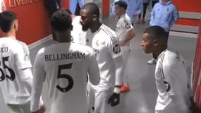 Gros buzz autour d'une séquence où Jide Bellingham semble snober Kylian Mbappé à la mi-temps du match Liverpool-Real Madrid (2-0, Ligue des champions), le 27 novembre 2024