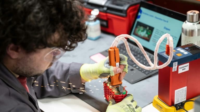 BRUXELLES ANNONCE UN PLAN DE 1,8 MILLIARD D'EUROS POUR LA PRODUCTION DE BATTERIES ÉLECTRIQUES