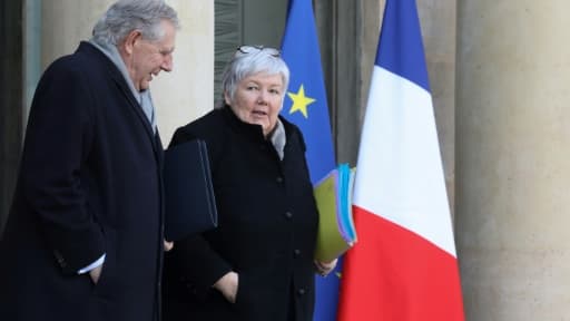 Jacqueline Gourault, ministre auprès du ministre de l'Intérieur, et Jacques Mézard, ministre de la Cohésion des Territoires, à l'Elysée, le 8 février 2018 Jacqueline Gourault, ministre auprès du ministre de l'Intérieur, et Jacques Mézard, ministre de la Cohésion des Territoires, à l'Elysée, le 8 février 2018