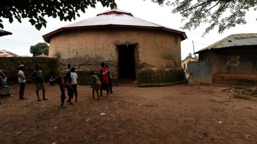 Des enfants jouent à Kparatao, le village natal de l'opposant Tikpi Atchadam, dans le nord du Togo, le 23 septembre 2017