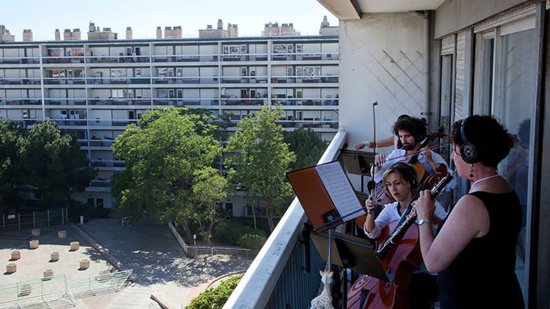 Dans le 12e arrondissement, des musiciens vont prendre possession des balcons d'un immeuble pour un concert.
