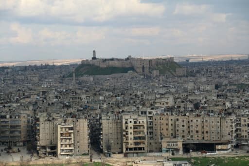 Vue générale d'Alep, dans le nord de la Syrie, avec la citadelle en arrière-plan, le 3 mars 2015 Vue générale d'Alep, dans le nord de la Syrie, avec la citadelle en arrière-plan, le 3 mars 2015