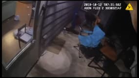 Une femme noire abattue par un policier à travers la fenêtre de sa maison