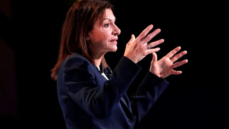 Anne Hidalgo en meeting à la Mutualite française à Paris, le 1er mars 2022.