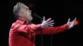 Le chanteur britannique Morrissey, qui se produit en concert le 1er mars à Los Angeles, a obtenu qu'aucun produit à base de viande ne soit vendue dans l'enceinte du Staple Centers pendant son spectacle. /Photo d'archives/REUTERS/Eliseo Fernandez