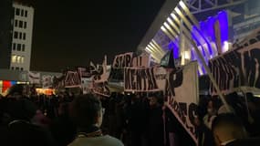 Des supporters de l'OL avant le match contre Lens