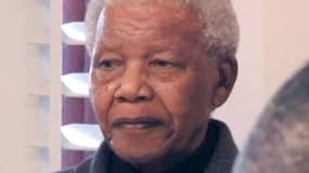 Hospitalisé mercredi soir pour une rechute de son infection pulmonaire, Nelson Mandela "se sent bien" a annoncé la présidence d'Afrique du Sud.