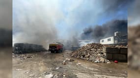 Un incendie dans une société de retraitement de déchets à Gardanne (Bouches-du-Rhône) le jeudi 27 juin 2024.