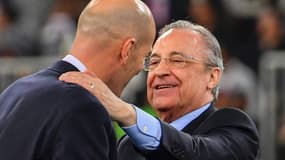 L'entraîneur du Real Madrid Zinédine Zidane et le président du club Florentino Perez à l'issue de la Supercoupe d'Espagne, le 12 juin 2020 à Jeddah
