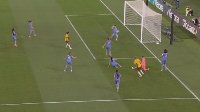 Le sauvetage de De Almeida lors d'Australie-France
